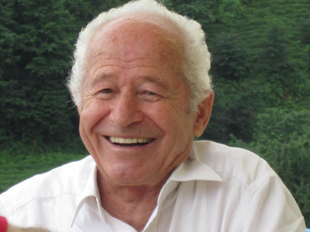 Otomobilin çarptığı emekli öğretmen hayatını kaybetti