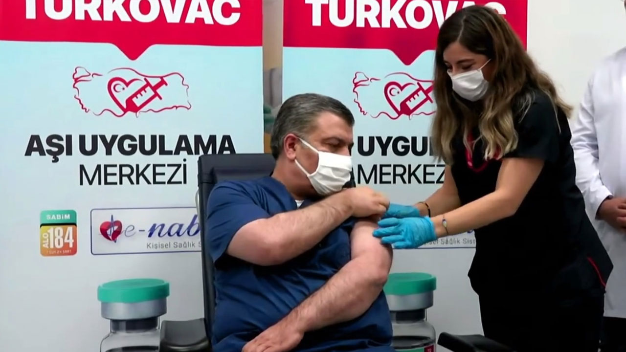 Bakan Koca, hatırlatma dozu olarak TURKOVAC yaptırdı
