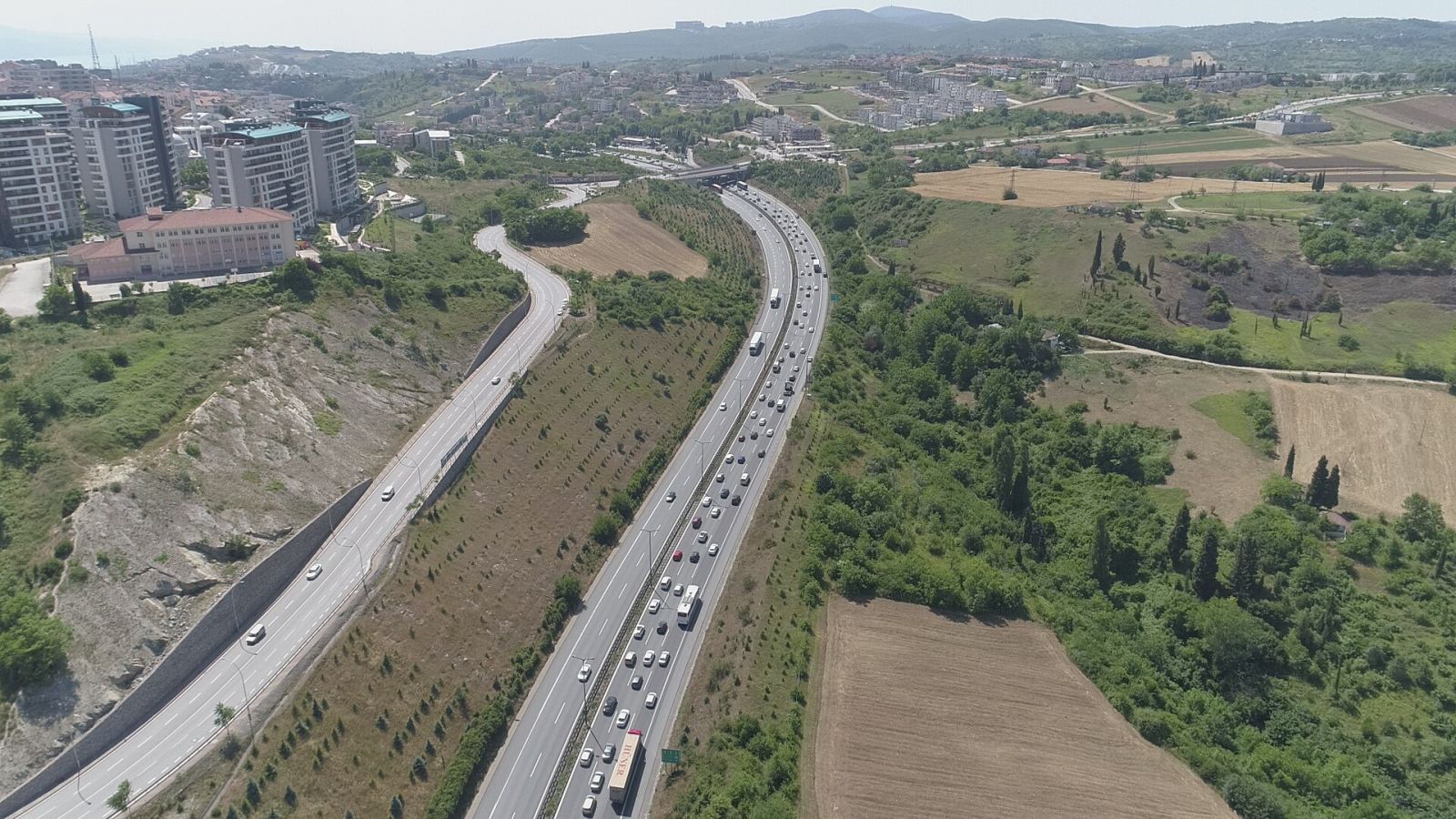 Kocaeli'de dönüş yoğunluğu trafiği kilitledi Kocaeli'de dönüş yoğunluğu trafiği kilitledi