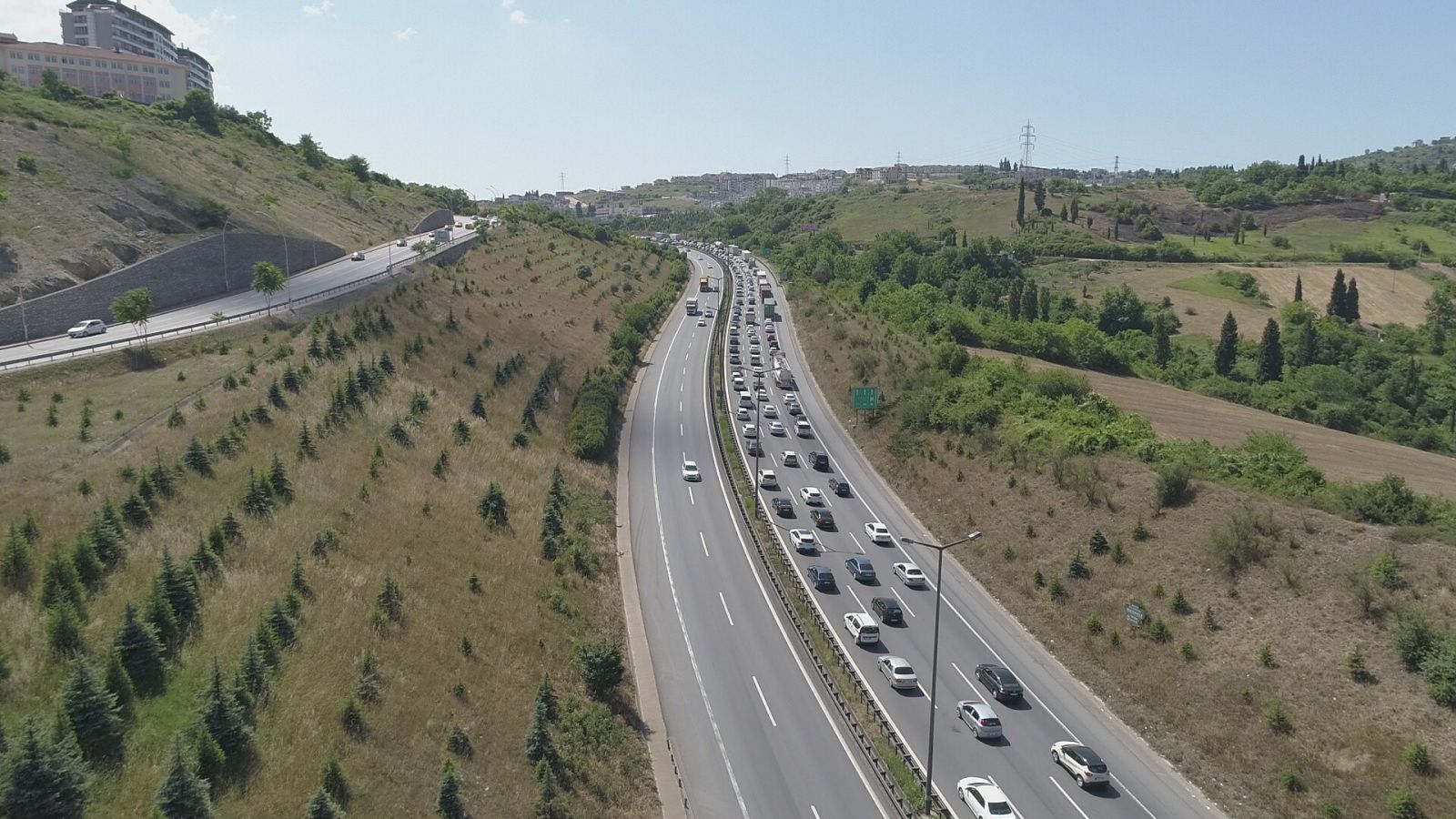Kocaeli'de dönüş yoğunluğu trafiği kilitledi Kocaeli'de dönüş yoğunluğu trafiği kilitledi