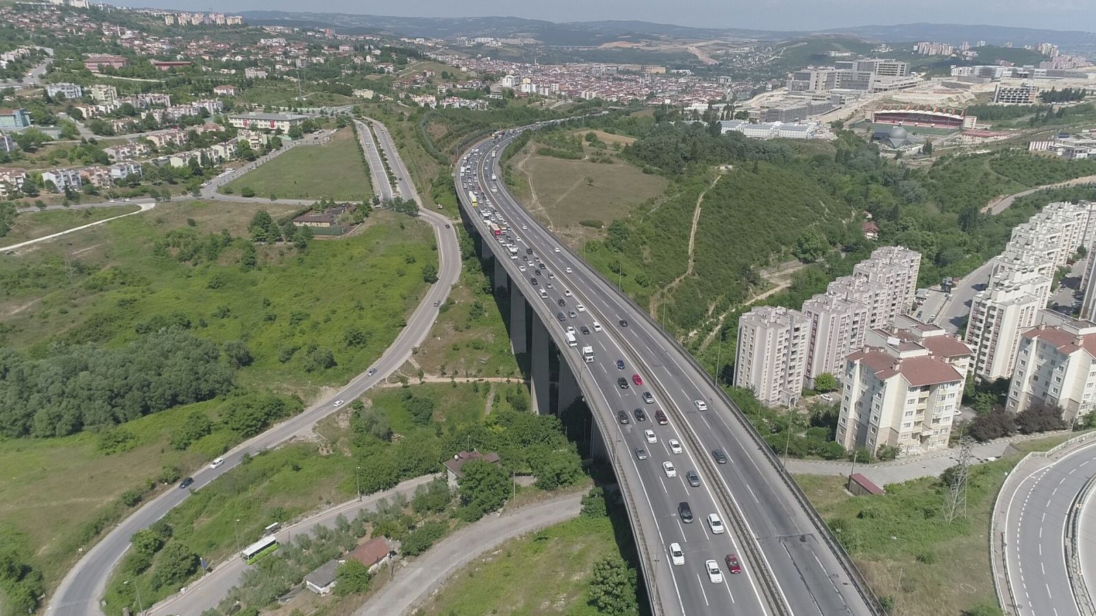 Kocaeli'de dönüş yoğunluğu trafiği kilitledi Kocaeli'de dönüş yoğunluğu trafiği kilitledi