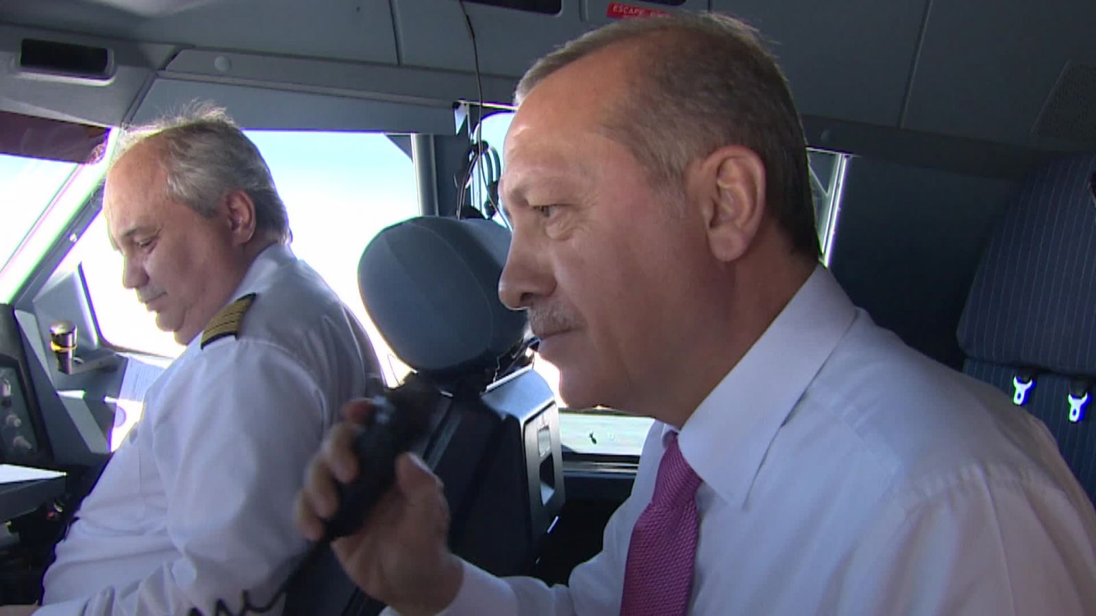 Cumhurbaşkanı Erdoğan kokpite girdi, mesaj verdi