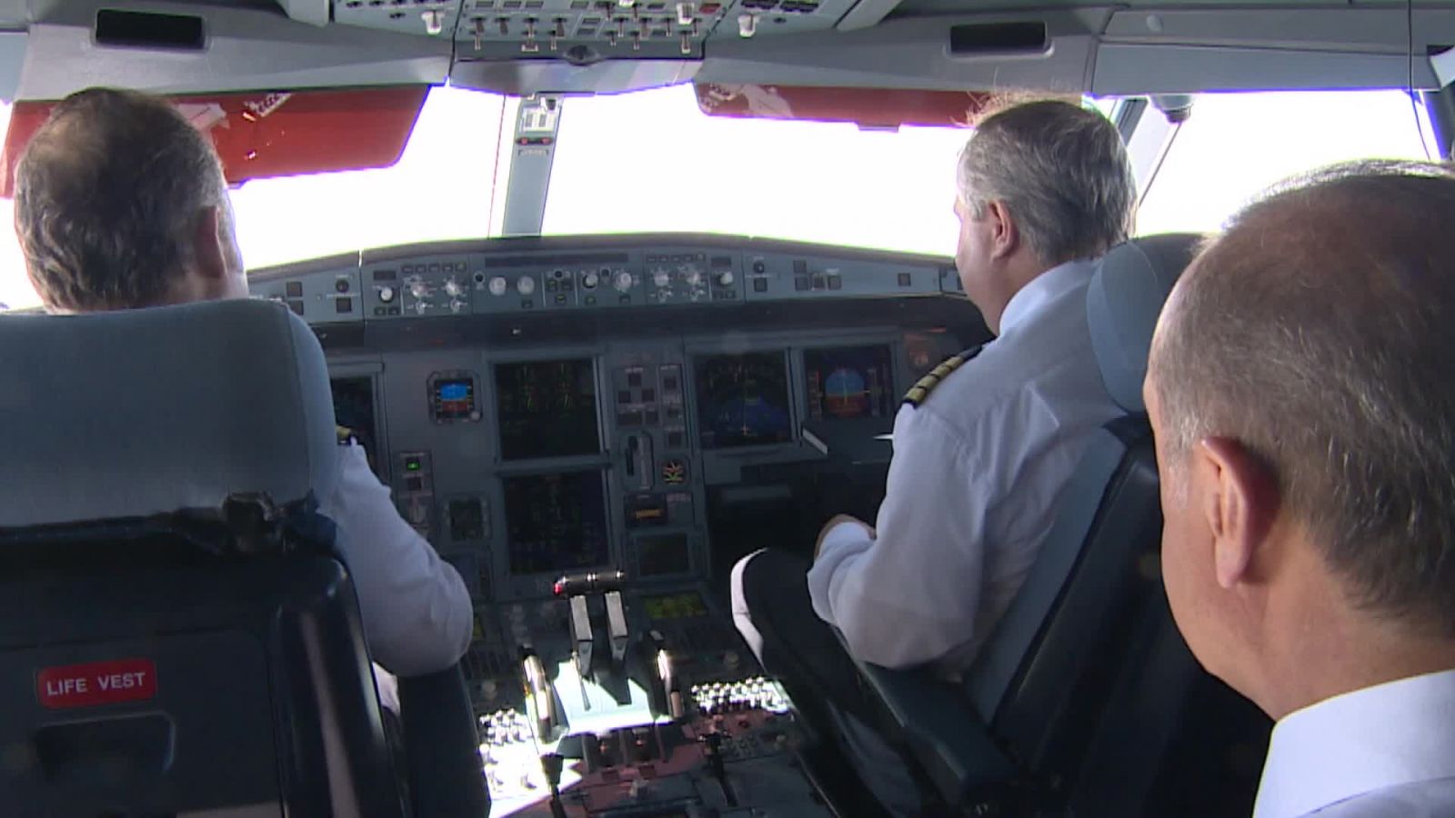 Cumhurbaşkanı Erdoğan kokpite girdi, mesaj verdi