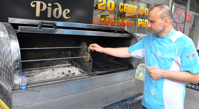 Hırsızın kokoreç keyfi