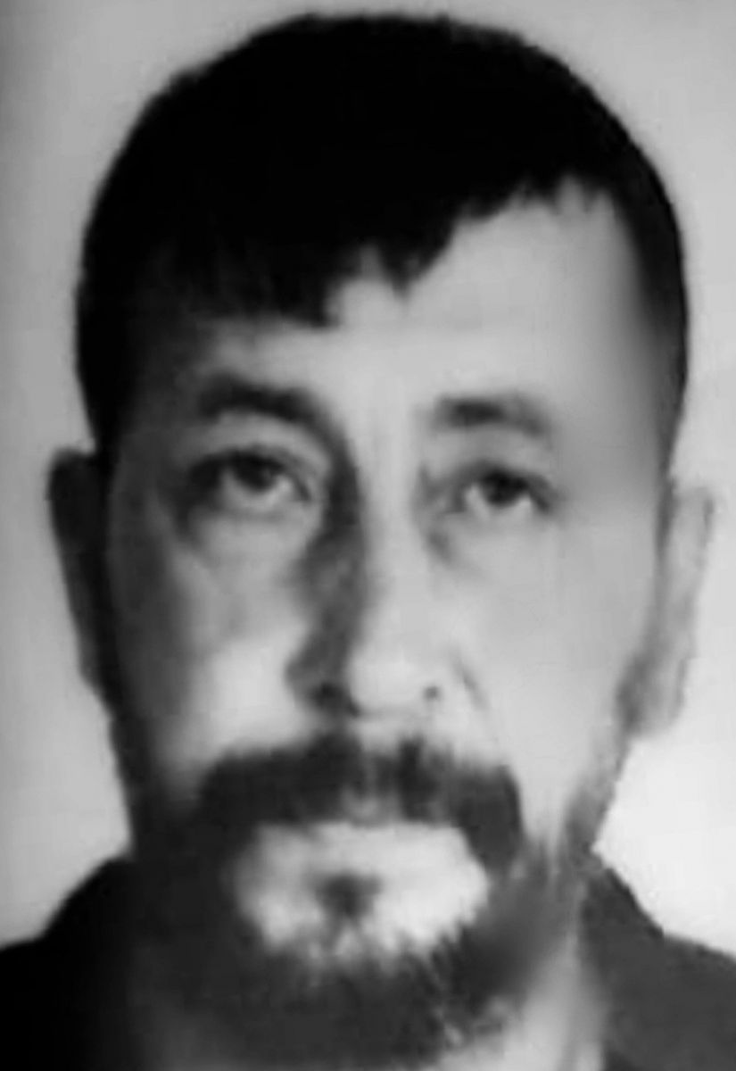 Cesedi sokağa atılmış koltukta bulundu!