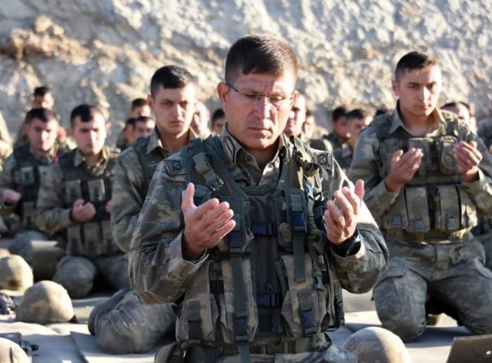 Balyoz mağduru komutan Çukurca'da operasyonu yönetiyor