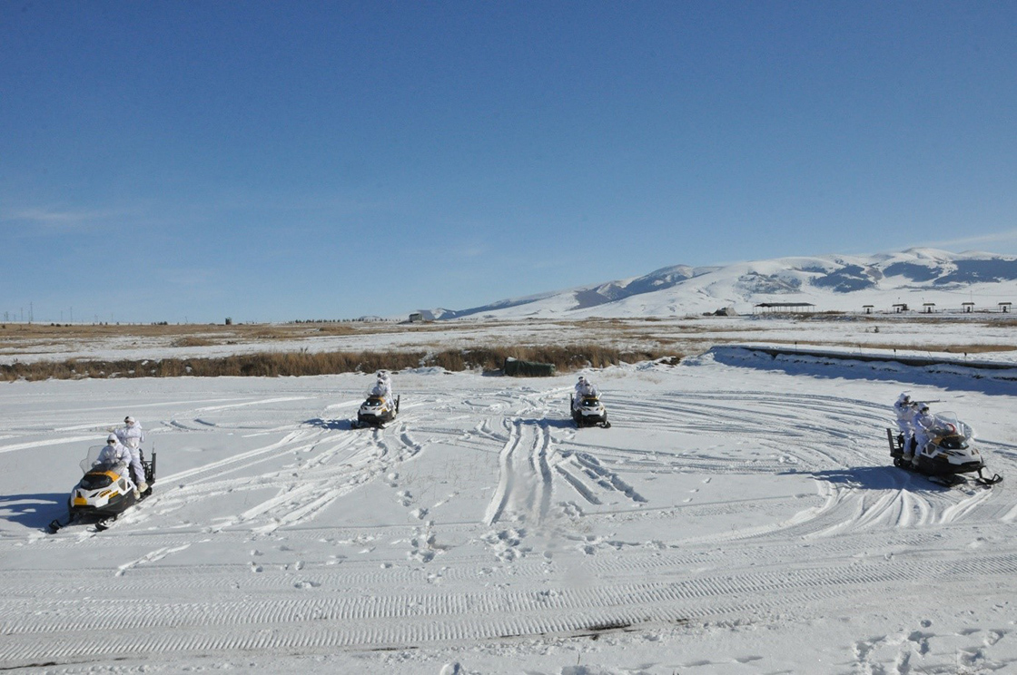 Komandolardan kar motoru ile 'muharebe düzeni' eğitimi