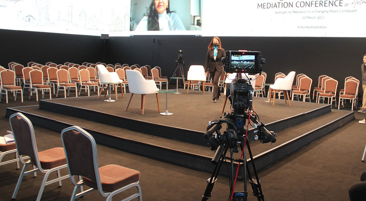 Prof. Dr. Aygün Attar: Türkiye diplomasi dersi veriyor