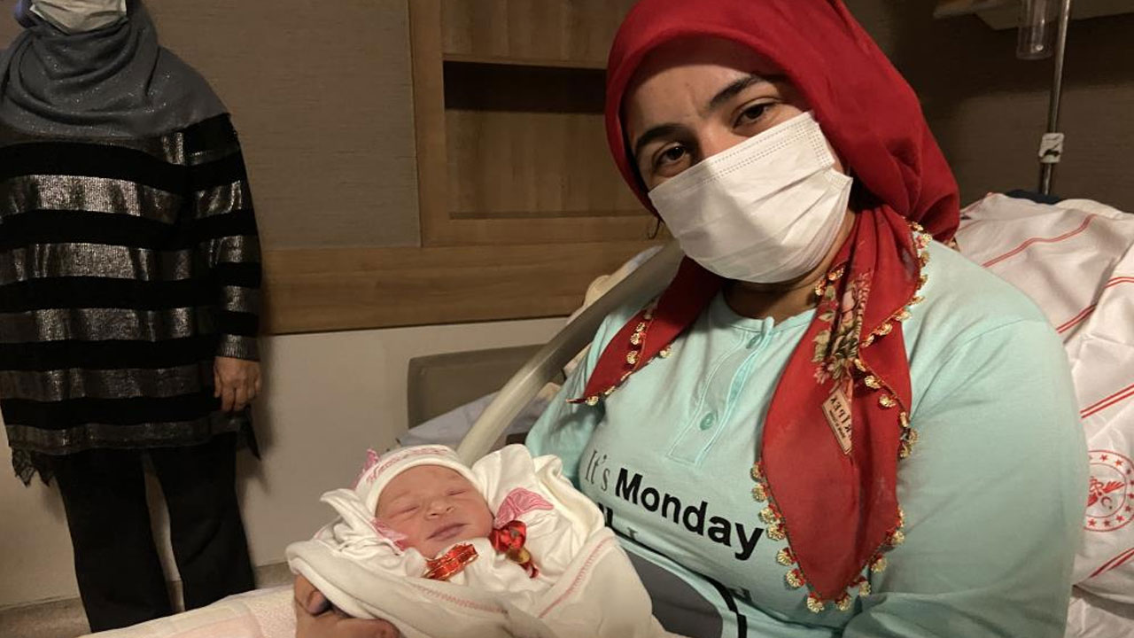 Yeni yılın ilk bebekleri dünyaya geldi