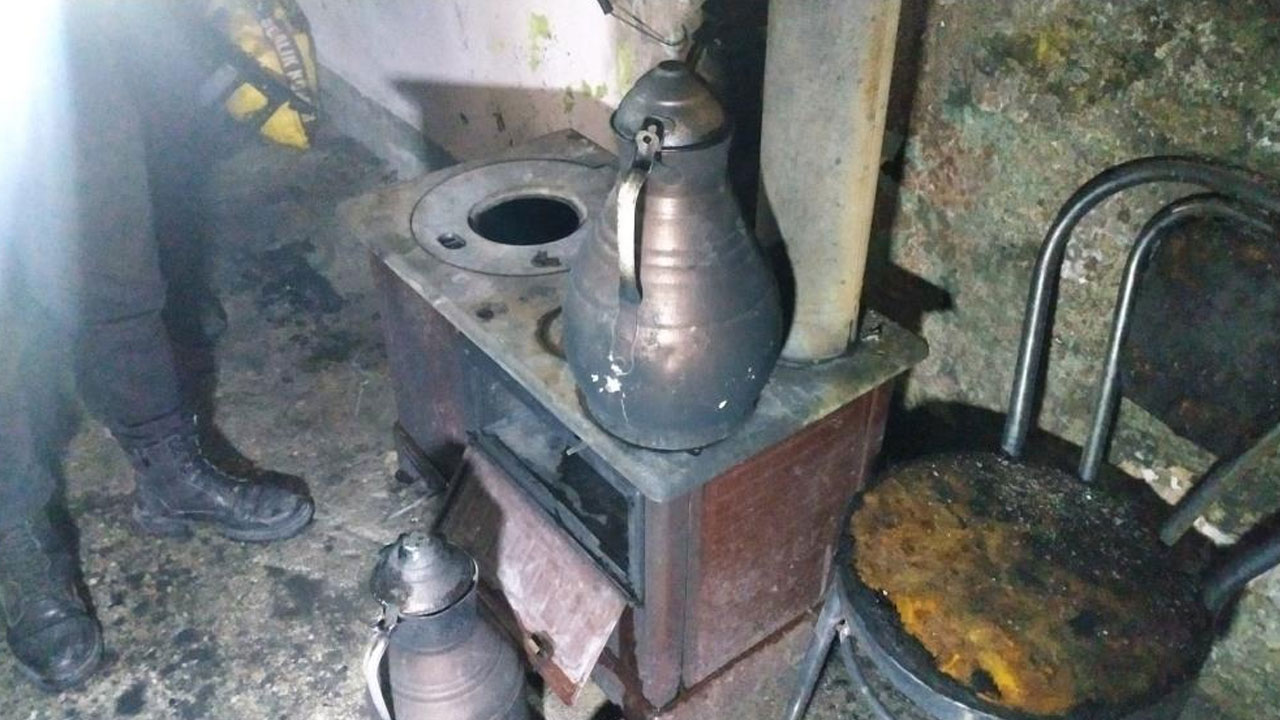 Tinerle soba yakmak istedi: Hem kendini hem de arabayı yaktı