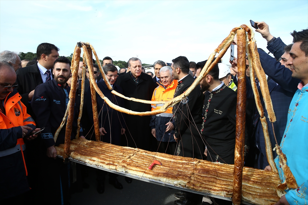 Erdoğan 3. köprüden makam aracıyla da geçti Erdoğan 3. köprüden makam aracıyla da geçti