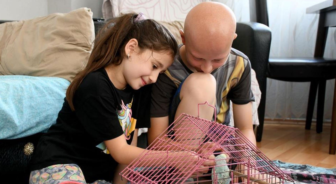 Berbere gitti, saçlarından oldu: 11 yıldır tedavi arıyor Berbere gitti, saçlarından oldu: 11 yıldır tedavi arıyor
