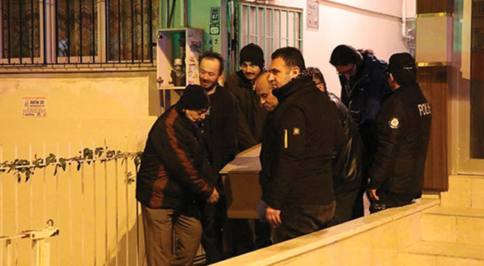 Korkunç olay! Salona giren yakınları dehşete düştü