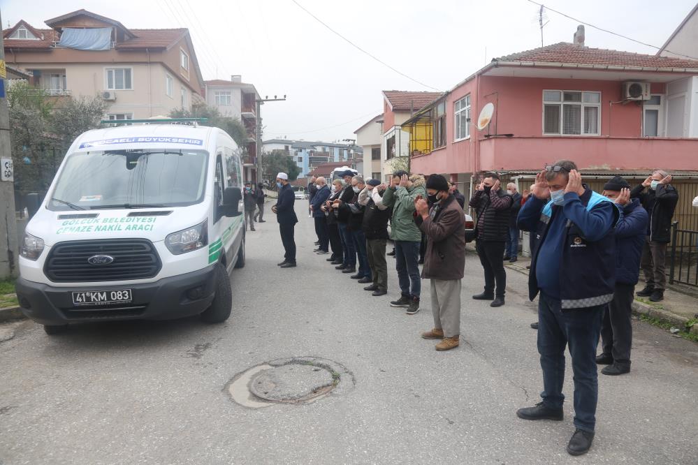 Karı-koca aynı gün koronavirüse yenildi