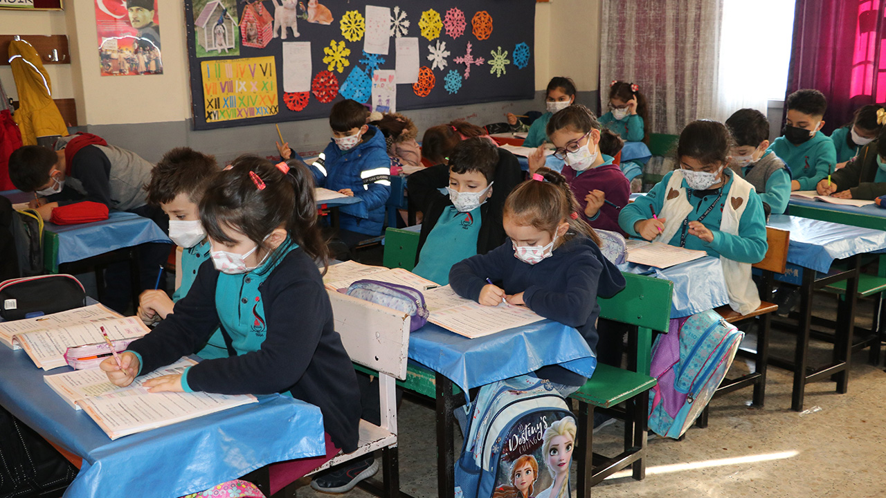 Koronavirüs geçirmez kumaşın kullanıldığı sınıfta vaka çıkmadı Koronavirüs geçirmez kumaşın kullanıldığı sınıfta vaka çıkmadı