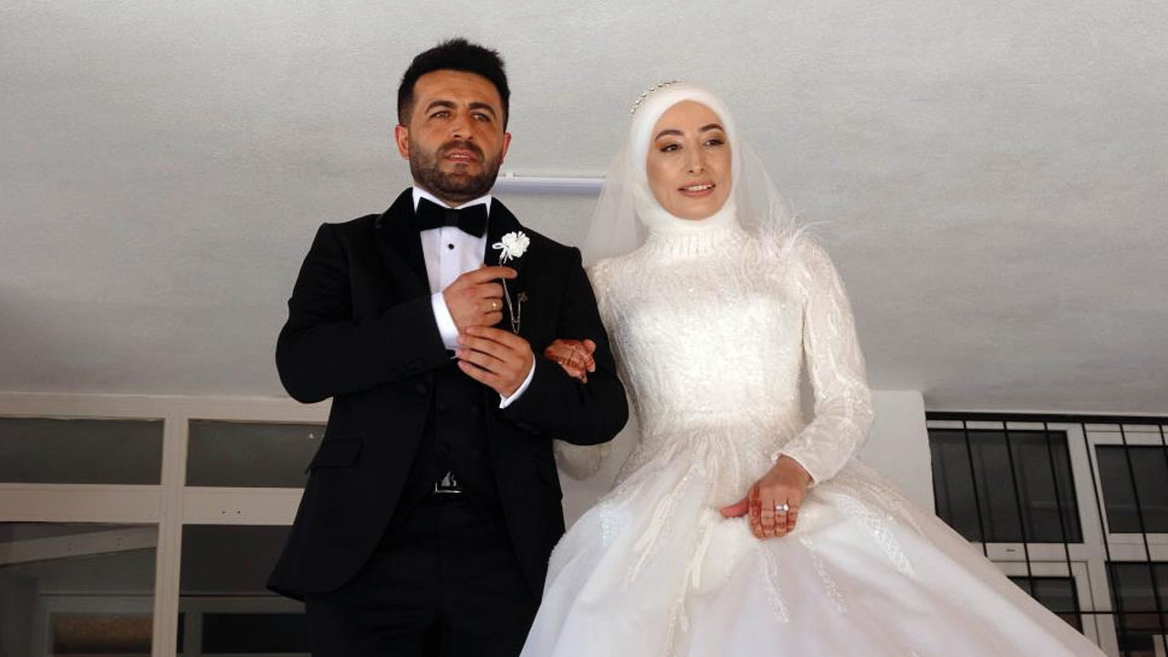 Düğünü yarım bırakıp sınava gitti: Öğretmenlik mülakatına gelinliği ile girdi