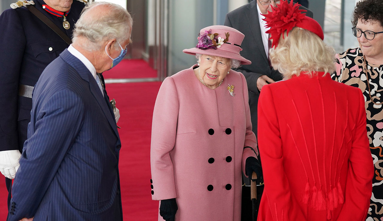 Kraliçe Elizabeth geceyi hastanede geçirdi