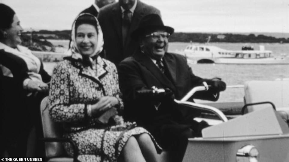 Kraliçe Elizabeth’i hiç böyle görmediniz: Şimdiye kadar yayımlanmamış fotoğrafları ortaya çıktı