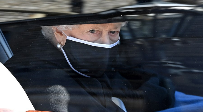 Kraliçe 73. yıllık hayat arkadaşına yalnız veda etti