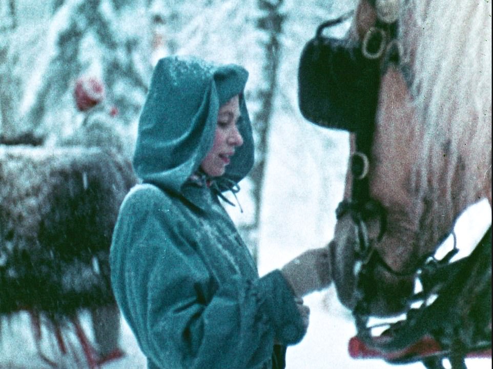 Kraliçe Elizabeth’i hiç böyle görmediniz: Şimdiye kadar yayımlanmamış fotoğrafları ortaya çıktı