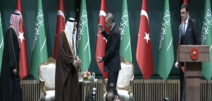 Kral Selman'a devlet nişanı verildi Kral Selman'a devlet nişanı verildi