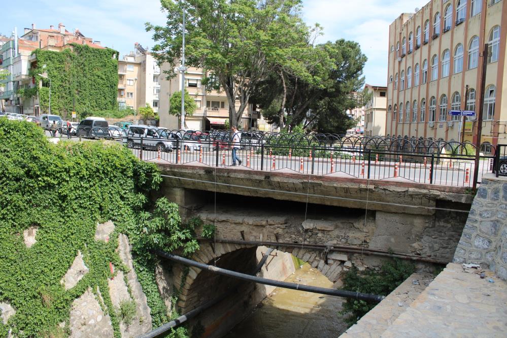 Aydın'ın tarihi yapıları dikkat çekiyor: Karanlık Köprü’nün hikayesi duyanları şaşırtıyor Aydın'ın tarihi yapıları dikkat çekiyor: Karanlık Köprü’nün hikayesi duyanları şaşırtıyor