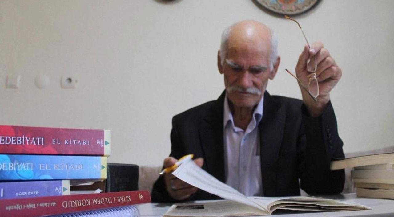 71 yaşındaki baba, oğluyla sınıf arkadaşı oldu