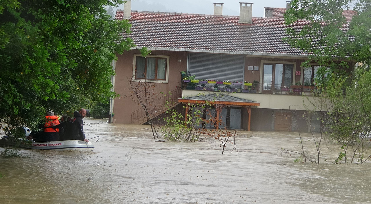 Kastamonu ve Bartın sular altında! Dereler taştı köprüler yıkıldı Kastamonu ve Bartın sular altında! Dereler taştı köprüler yıkıldı