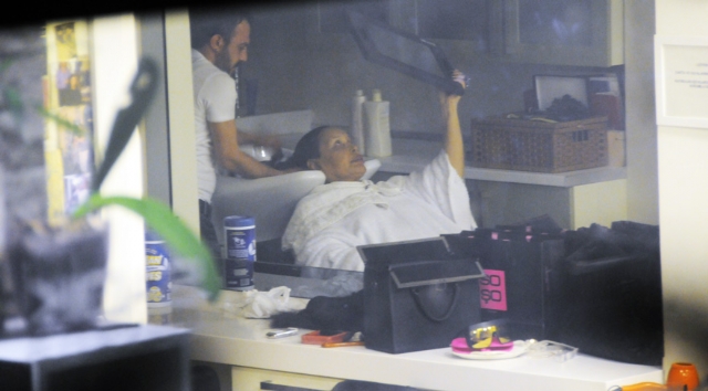 Bülent Ersoy gece yarısı kuaför kapattı Bülent Ersoy gece yarısı kuaför kapattı