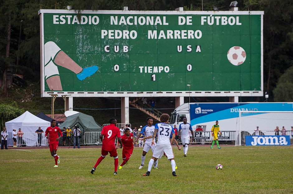 Ezeli düşmanlar 69 yıl sonra dostluk maçında buluştu