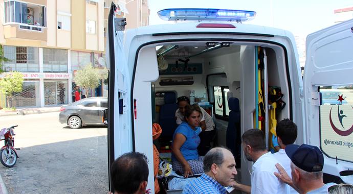 Bebeğiyle birlikte intihara teşebbüs etti