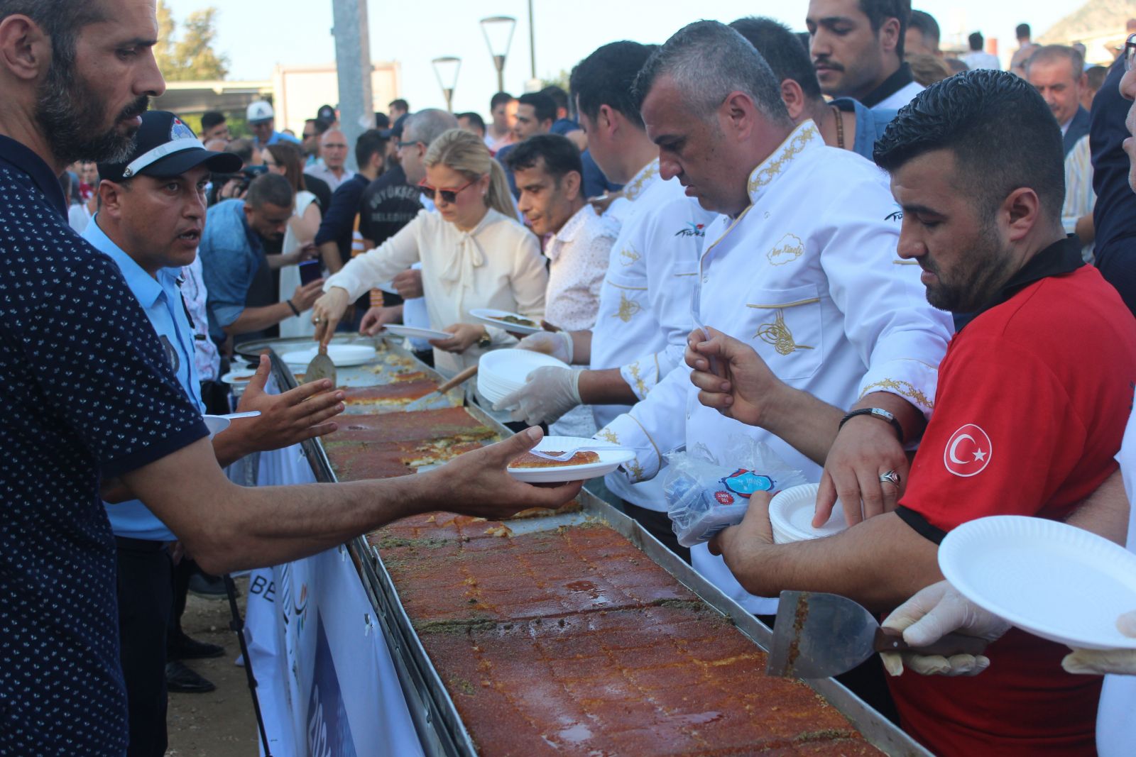 Hatay’ın anavatana katılışının 80. yılında 80 metrelik künefe yapıldı