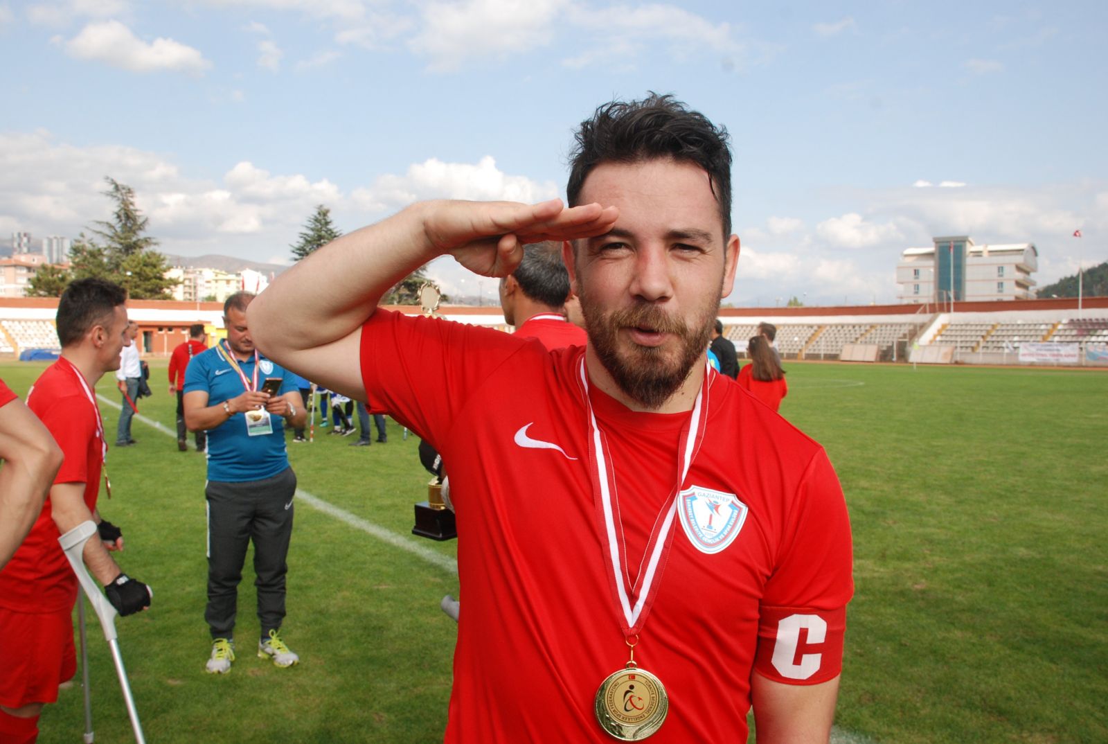Kupa sevinci yaşamadılar, asker selamı verdiler