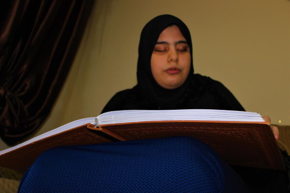 Kur’an sevdası engel tanımadı: 15 yaşındaki görme engelli kız 6 ayda hafız oldu