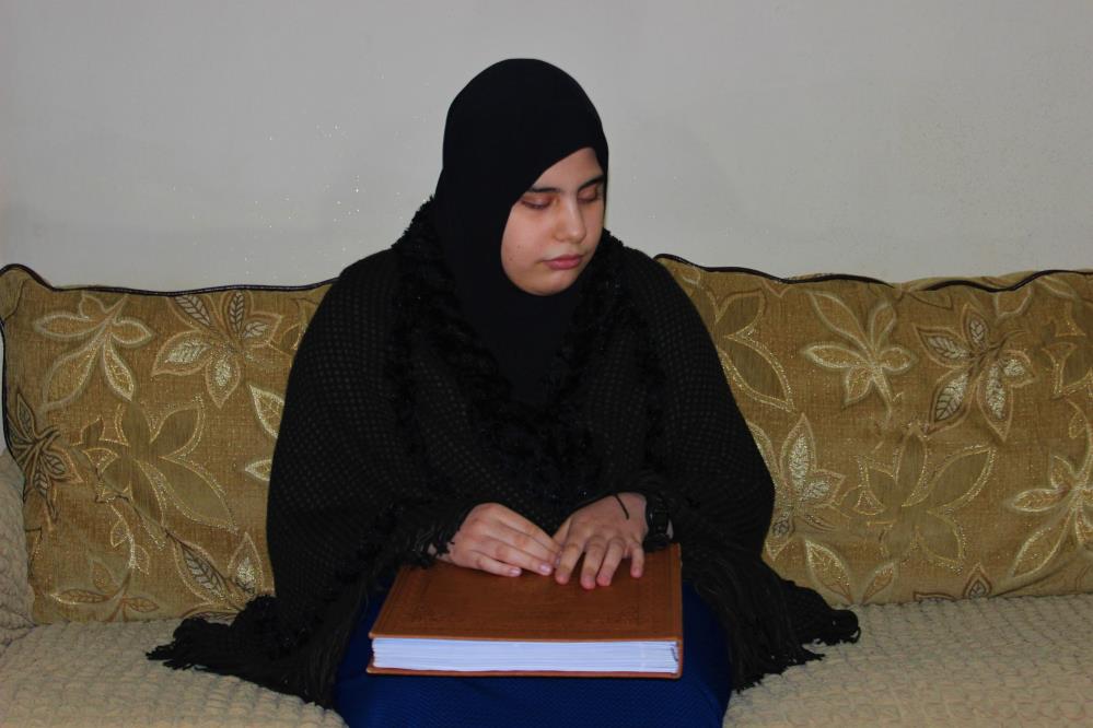 Kur’an sevdası engel tanımadı: 15 yaşındaki görme engelli kız 6 ayda hafız oldu