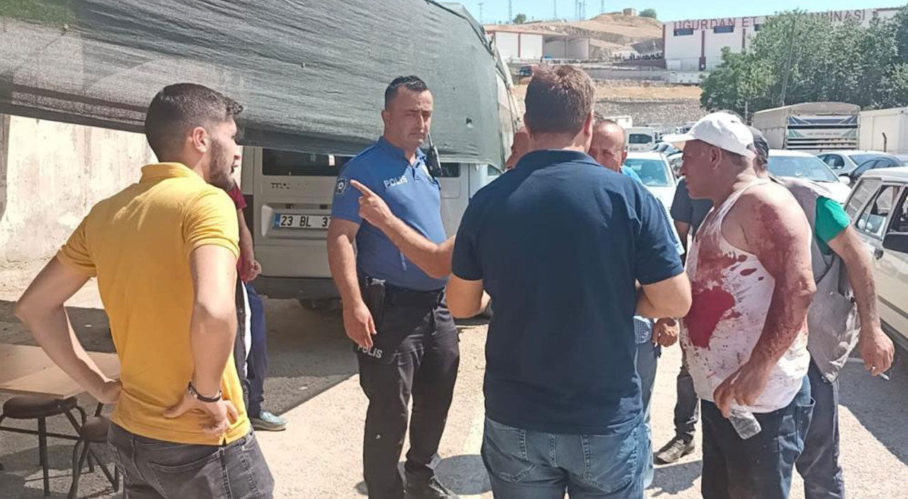 Kasaplar gazeteciye bıçak çekip darp etti! 