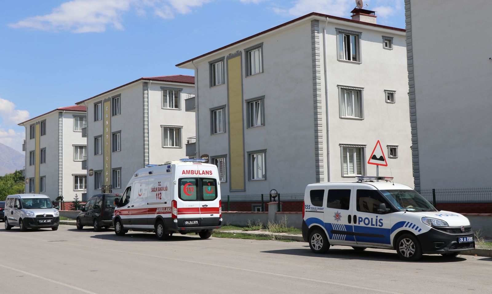 Gece hastaneye gidip muayene olan kadın, sabah evinde ölü bulundu