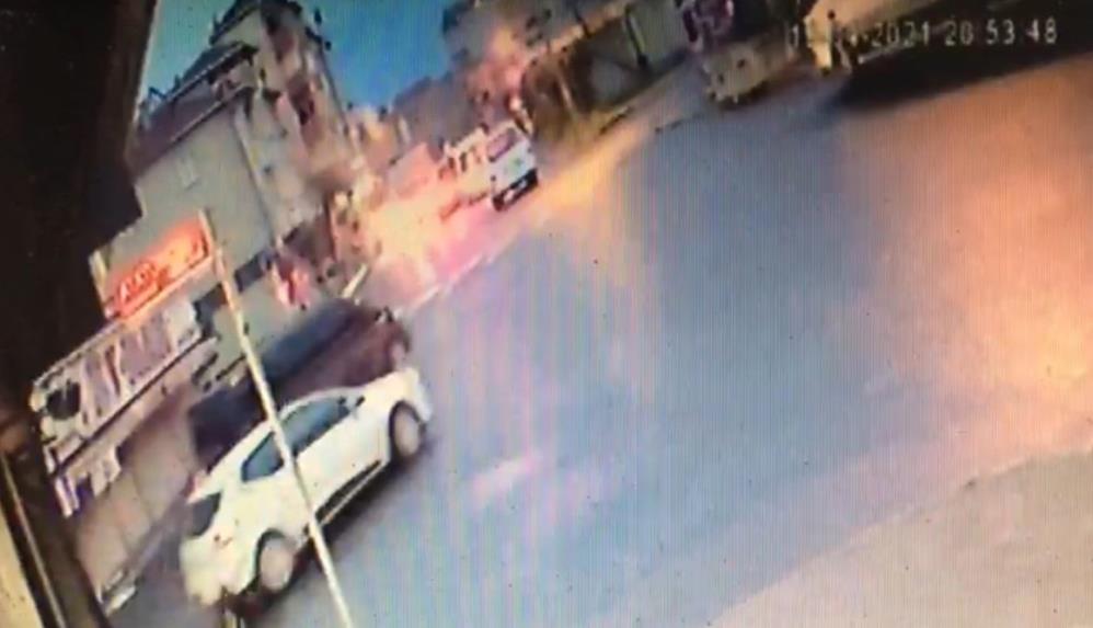 Avcılar’da araç içerisinden sıkılan kurşun fırına isabet etti