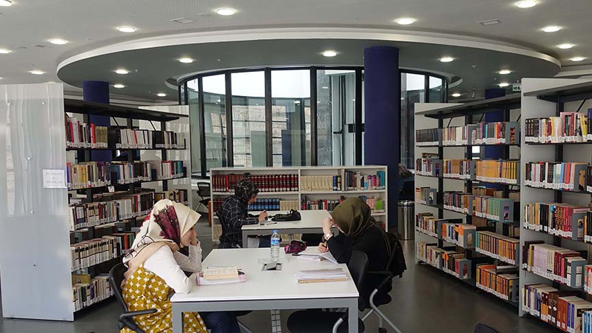 Kitap görünümlü kütüphane hizmete girdi