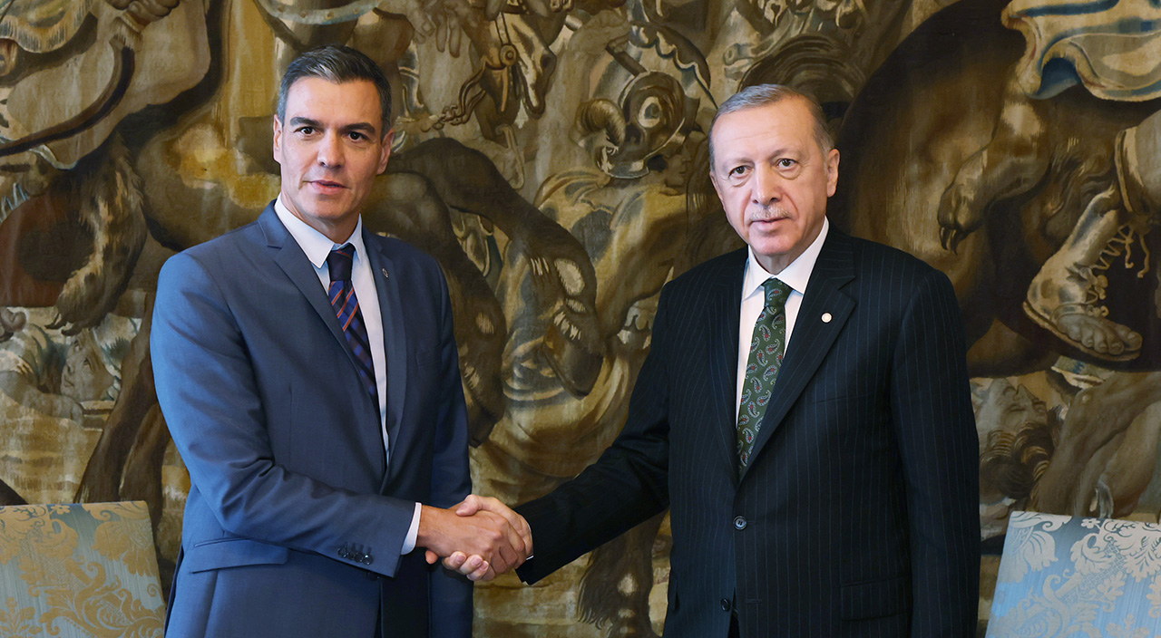 Prag'da peş peşe kritik temaslar! Cumhurbaşkanı Erdoğan liderlerle görüştü Prag'da peş peşe kritik temaslar! Cumhurbaşkanı Erdoğan liderlerle görüştü