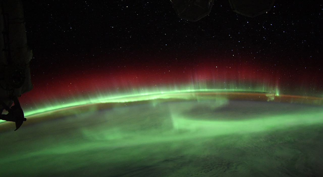 Güneş fırtınasının Dünya'da oluşturduğu muhteşem görüntüyü NASA astronotu uzaydan çekti