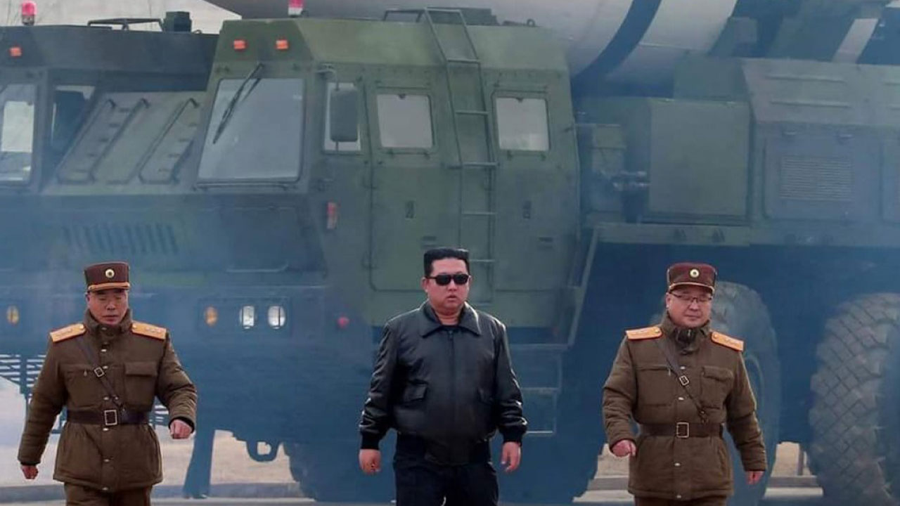 Kuzey Kore füze denemesi alay konusu oldu: ‘Üçüncü sınıf  aksiyon filmlerine benziyor’