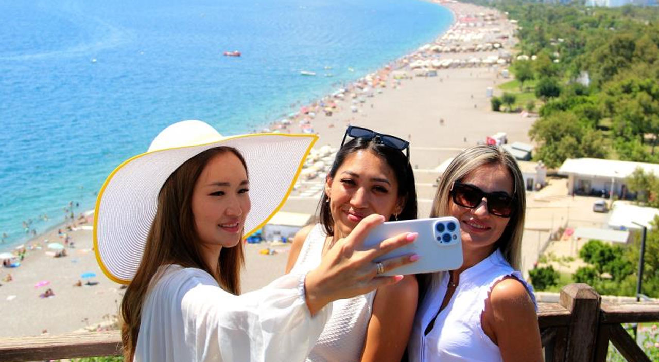 Antalya 3 ayda rekor kırdı! Turist sayısı 4’e katlandı Antalya 3 ayda rekor kırdı! Turist sayısı 4’e katlandı
