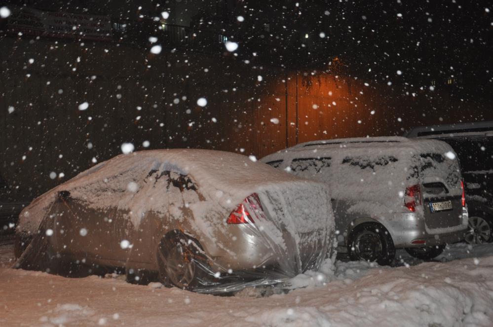 Yüksekova beyaza büründü