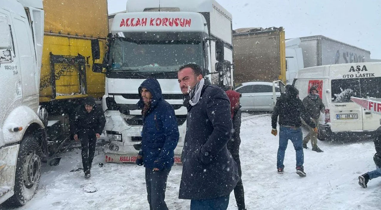 Mardin'de 8 araç birbirine girdi: 3 ölü, 12 yaralı