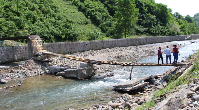 Mahallelinin köprü çilesi