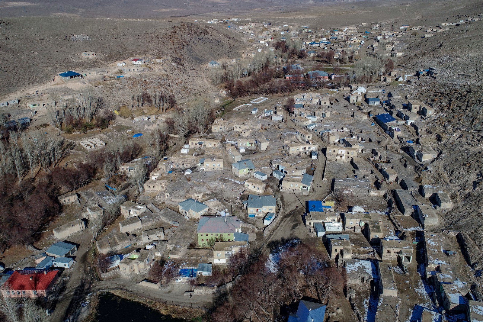 Dağ köyünde görevli Şermin öğretmen gönüllerde taht kurdu