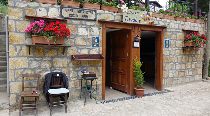 Bu köyde fotoğraf çekmek izne tabi