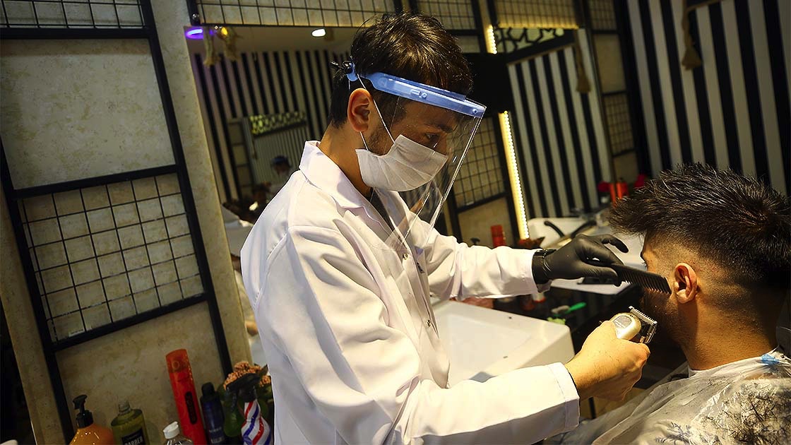 Berberler 50 gün sonra ilk müşterilerini almaya başladı