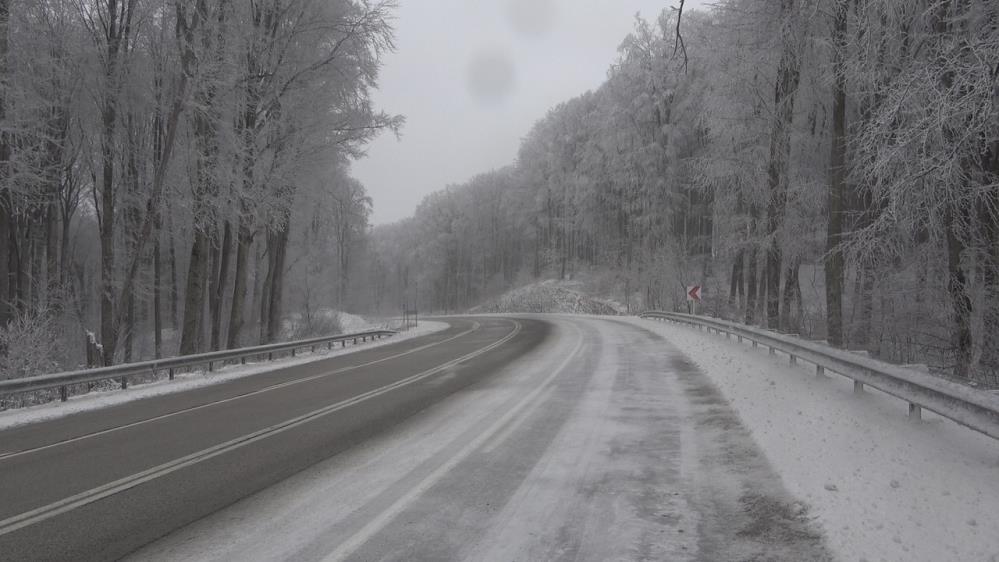 Kırklareli'nde yoğun yağış: Kar kalınlığı 10 santimetreye ulaştı